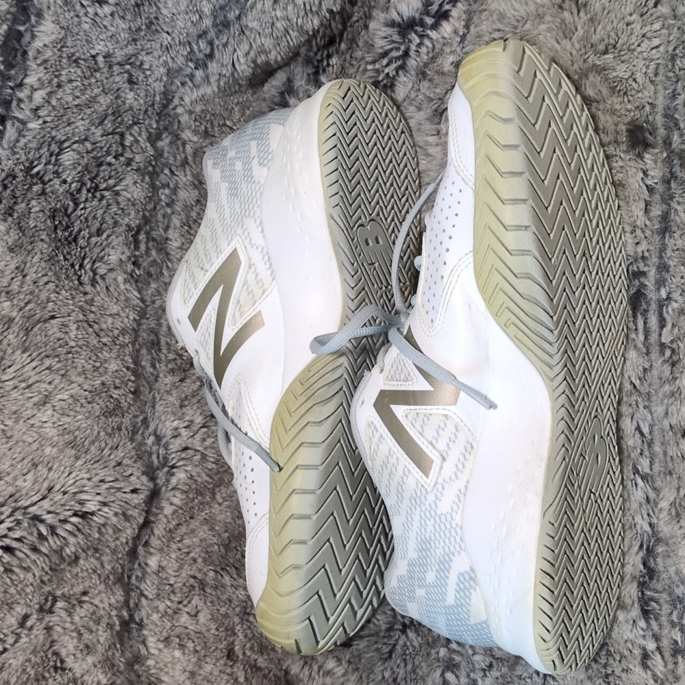 New Balance Women's 696 V3 Tennis Shoes​​​ - Picture 3 of 6